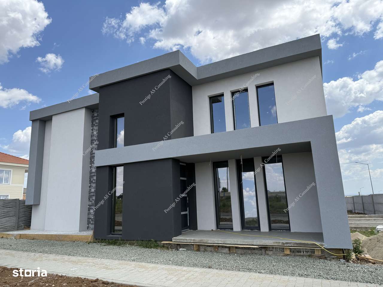Vila moderna cu structura metalica, tehnologie NZEB si piscina | Giarm-3