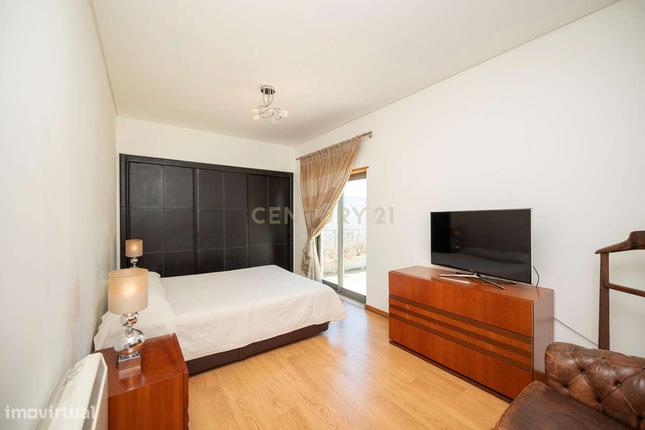 APARTAMENTO T4 DE SONHO NA AMORA | SEIXAL-20