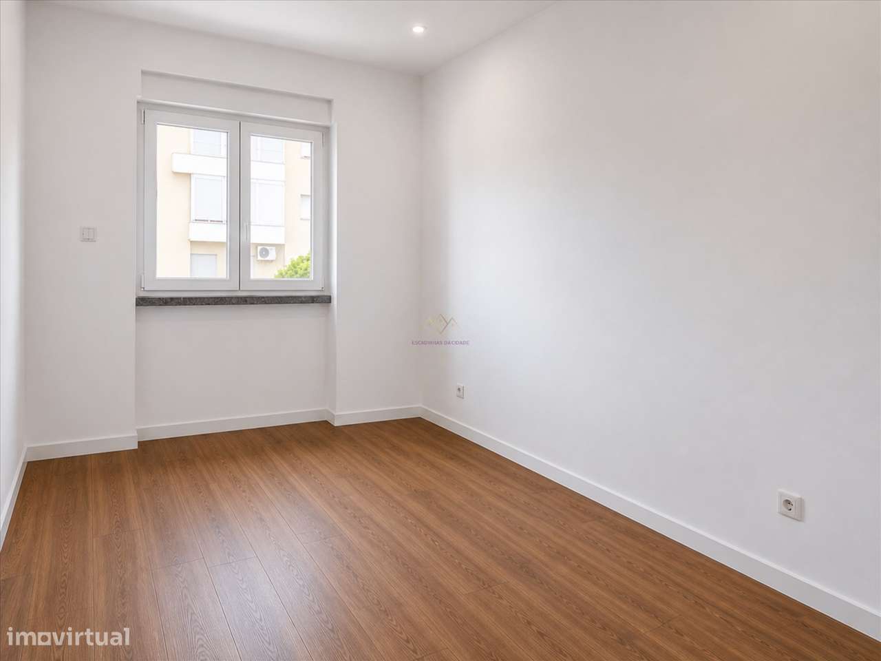 Apartamento remodelado centro Amadora-10