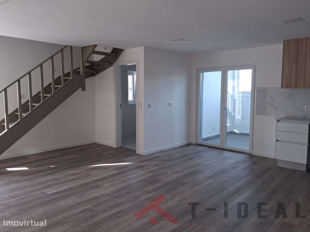 Moradia T3 totalmente remodelada perto das praias-7