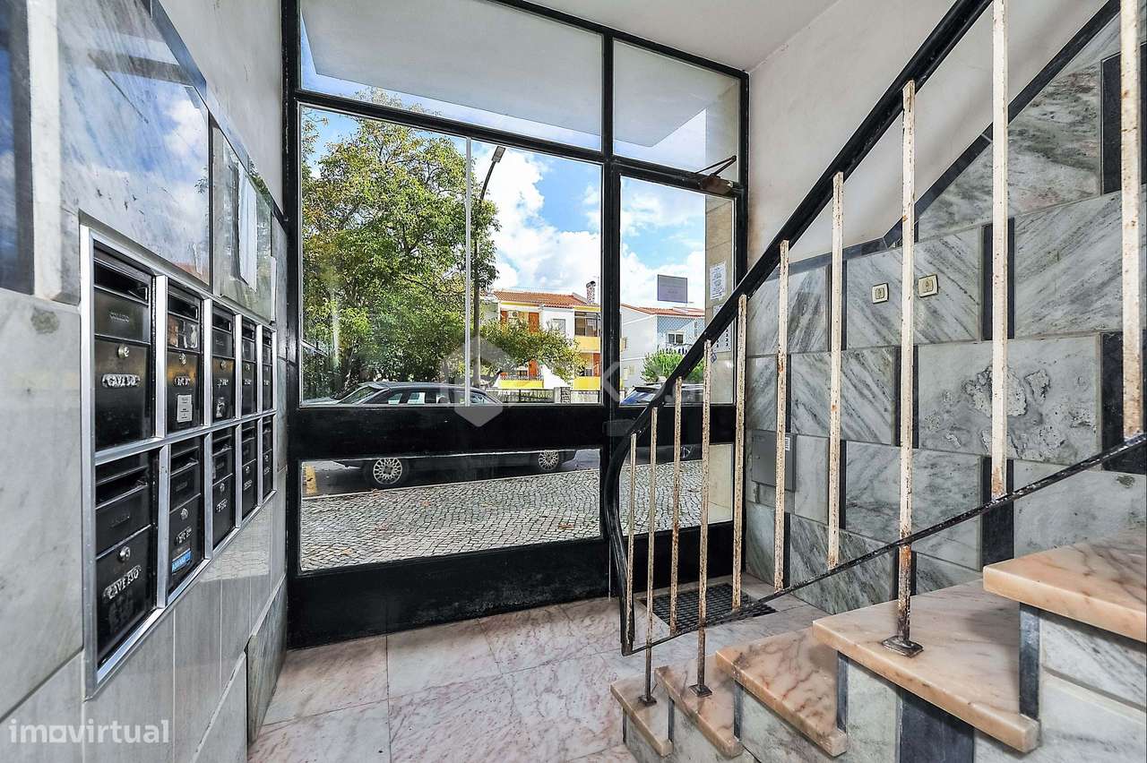 Invista no Seu Futuro: Apartamento T3 em  renovado no Coração de Setúb-26