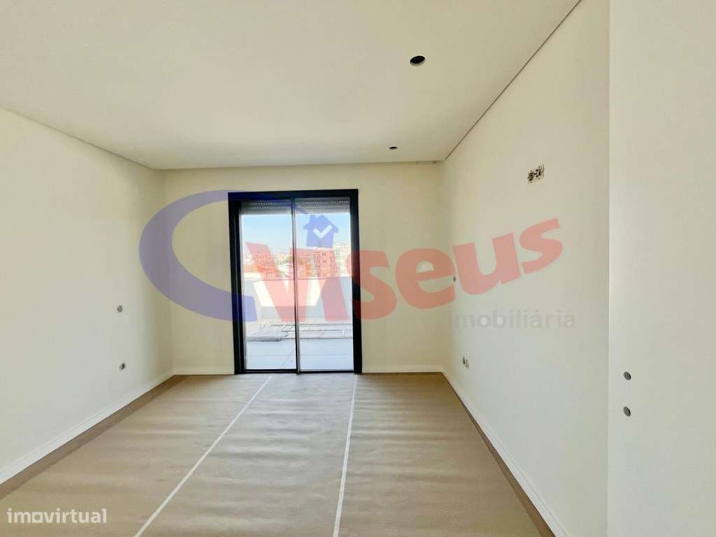 Apartamento T3 Penthouse Coimbrões-26