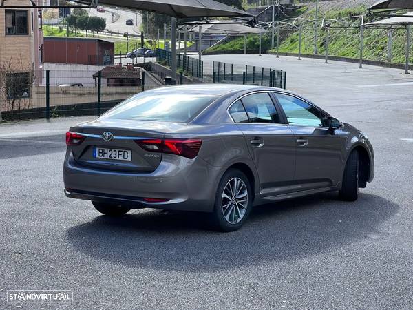 Toyota Avensis SD 2.0 D-4D Luxury - 6