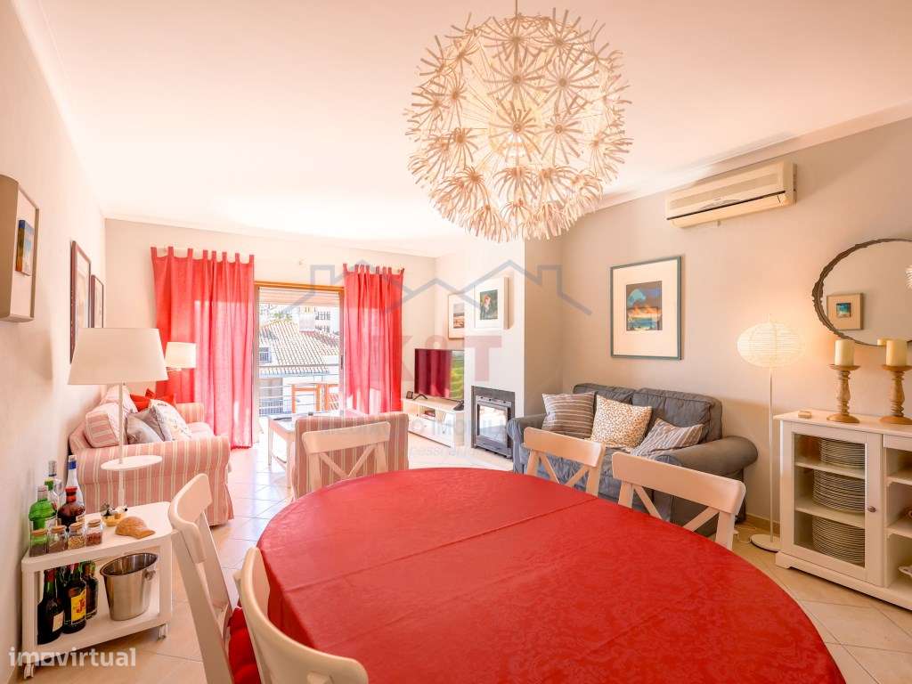 Apartamento T2 com piscina e garagem a 200m do areal-1