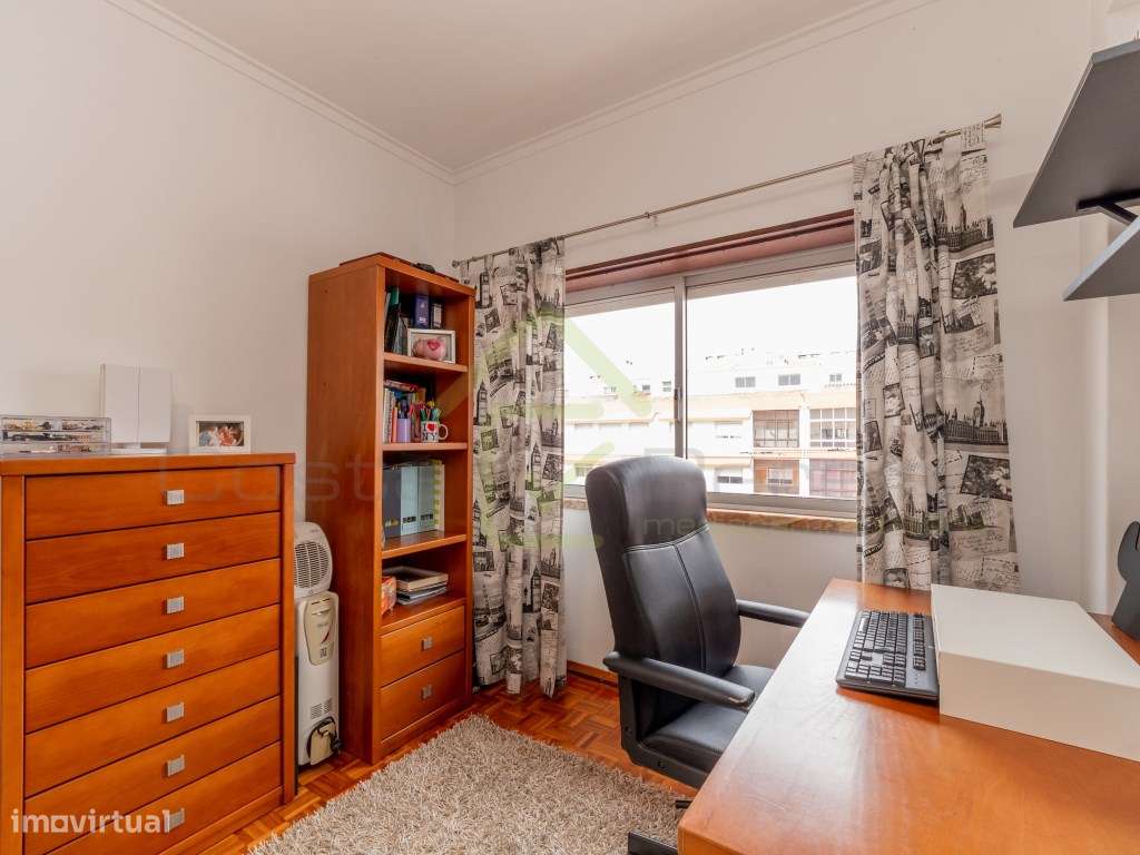 Apartamento T3 com boas áreas e óptima exposição solar-17