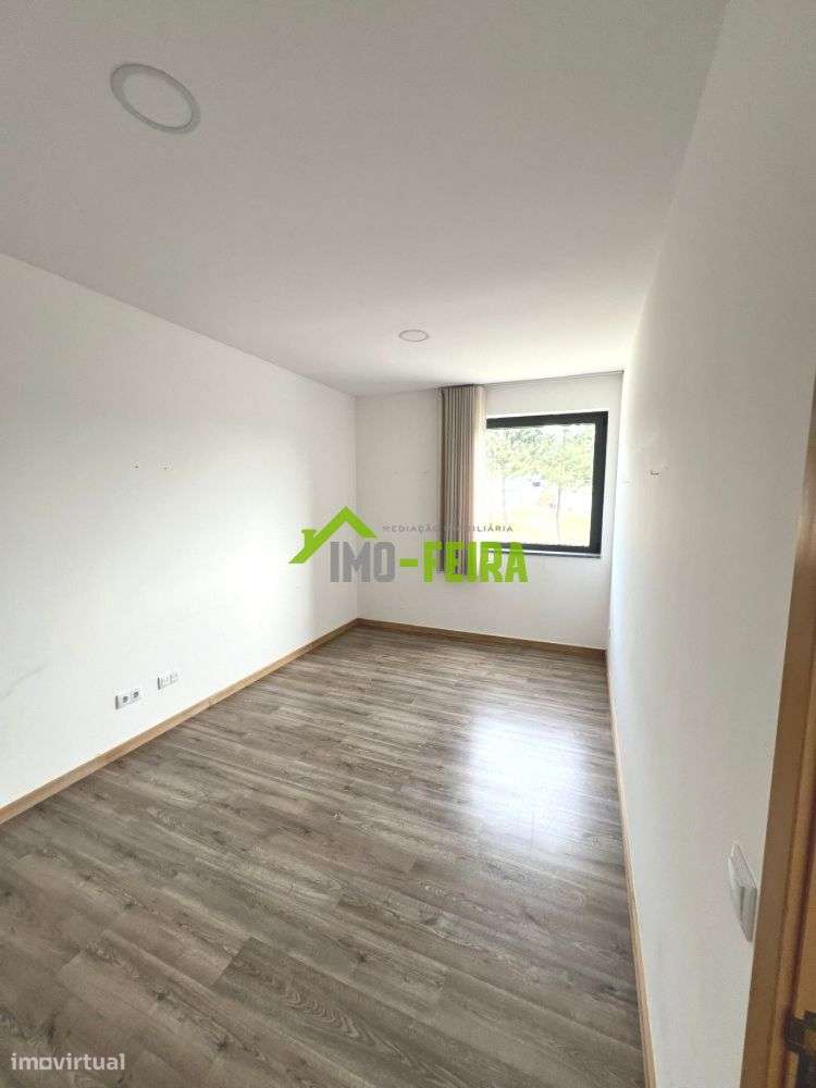 Pavilhão industrial , Fiães-11