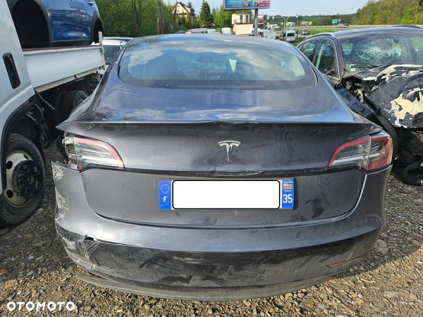 Tesla Model 3 - 7