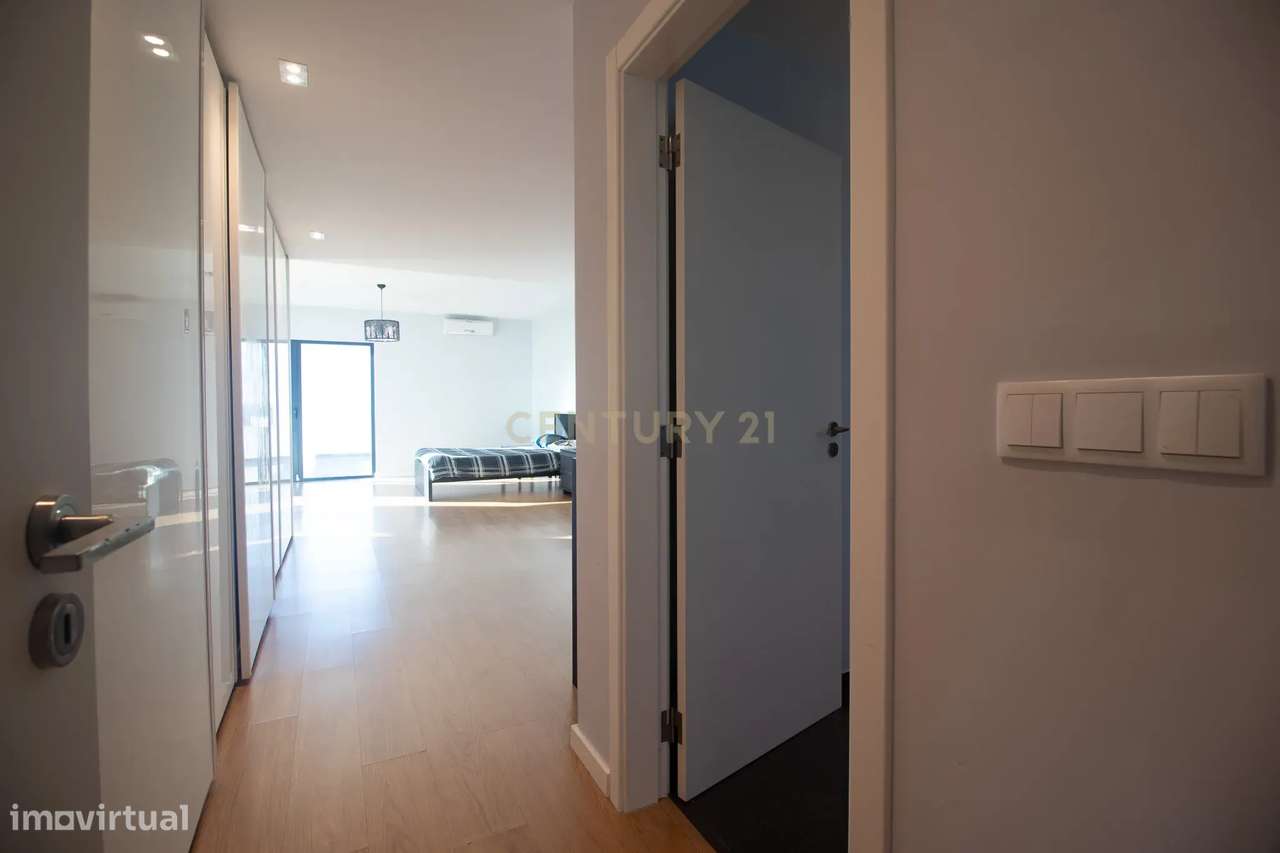 Viva o Luxo à Beira-Mar: Moradia Espetacular T5 com Piscina na Deslumb-27