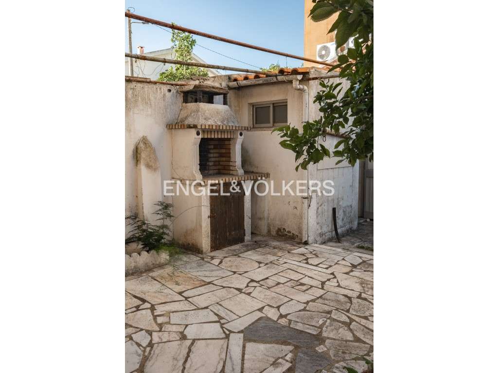 Prédio Misto de 3 Pisos com Jardim e Anexo Habitacional - Santo And...-22