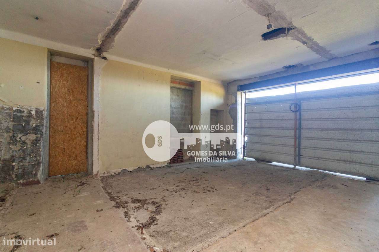 Moradia para Restauro com Projeto Aprovado - Junto ao Sameiro | Braga-14