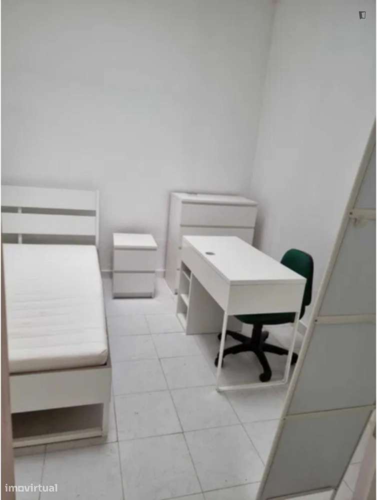 Quarto - localizado em Arroios Lisbon - Grande imagem: 3/10