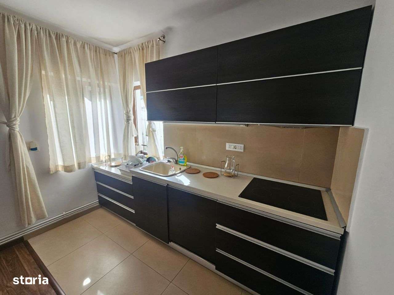 Casă de vânzare în Curtea de Argeș. - Imagine principală: 5/18