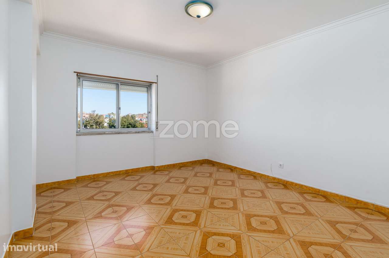 Apartamento T2 em Paivas, Amora-11