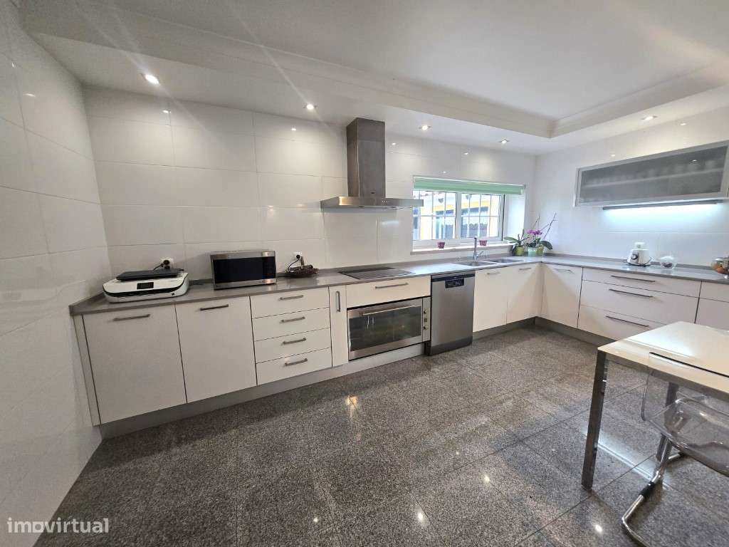 Excelente Moradia T6 com Quintal e Garagem - Próxima de Alter do Ch... - Grande imagem: 5/60