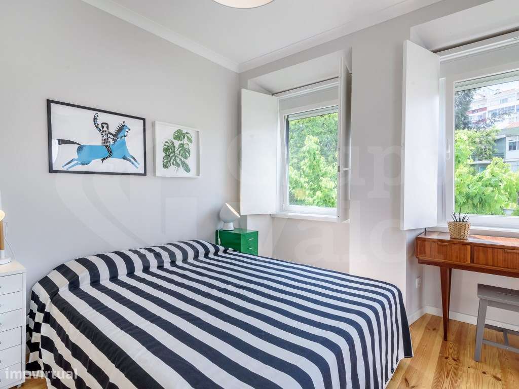 Apartamento T2 Remodelado na Estrela-13