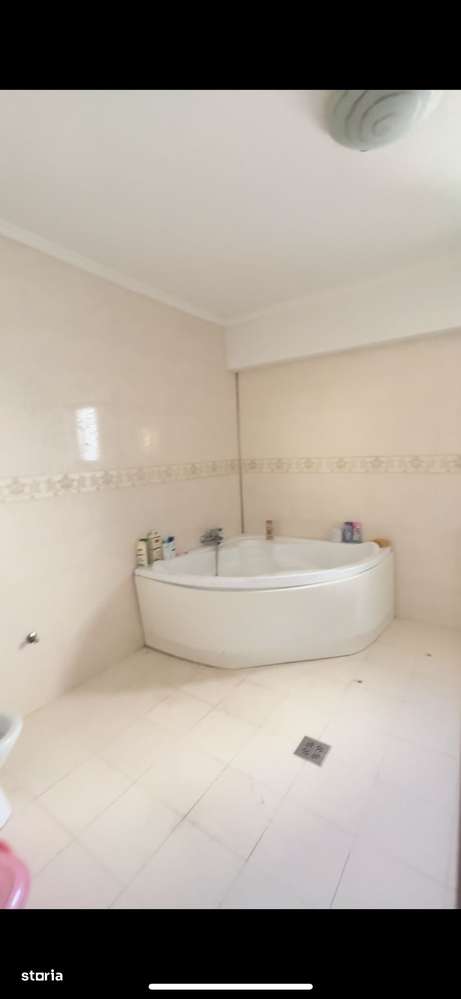 Vila de vanzare in Centru-9