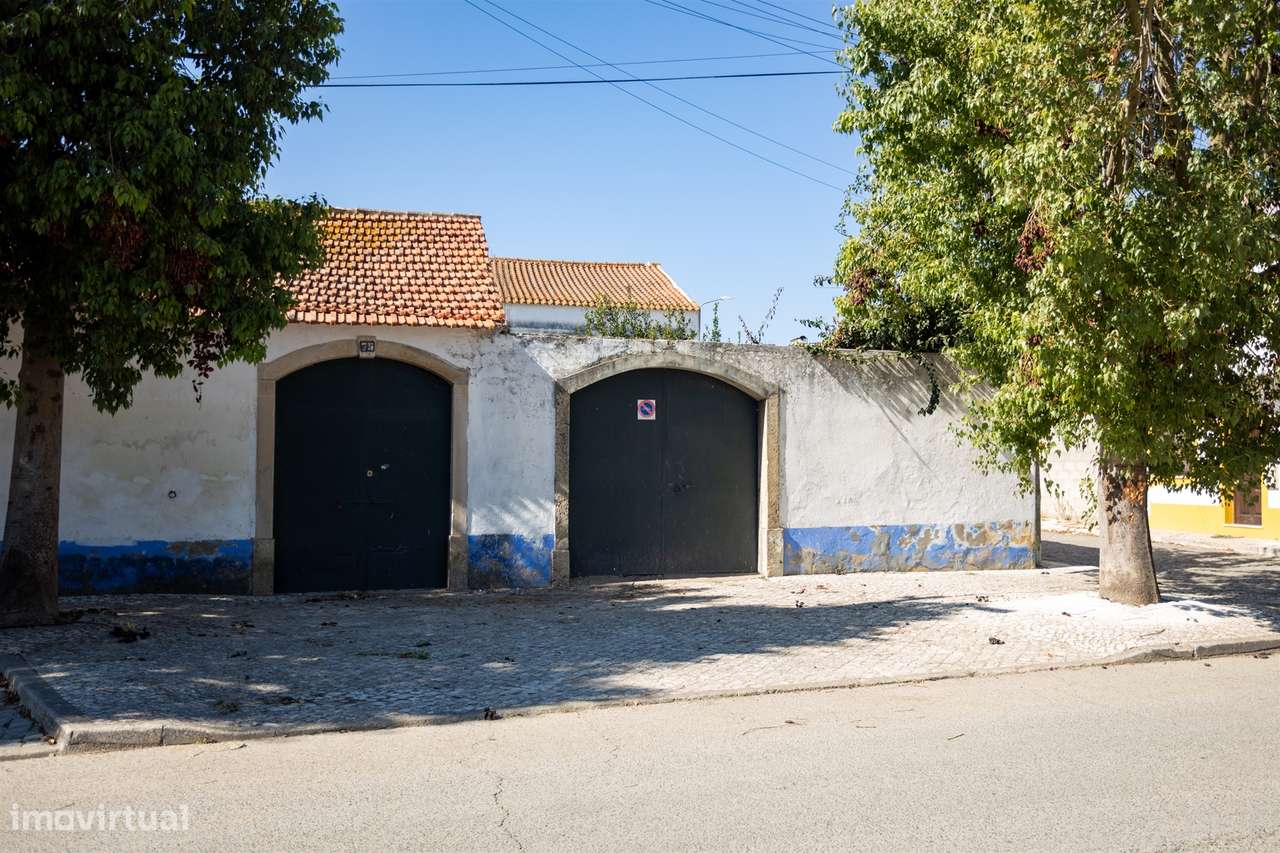 Moradia histórica T6 com piscina e anexo – centro de Salvaterra de Mag-53