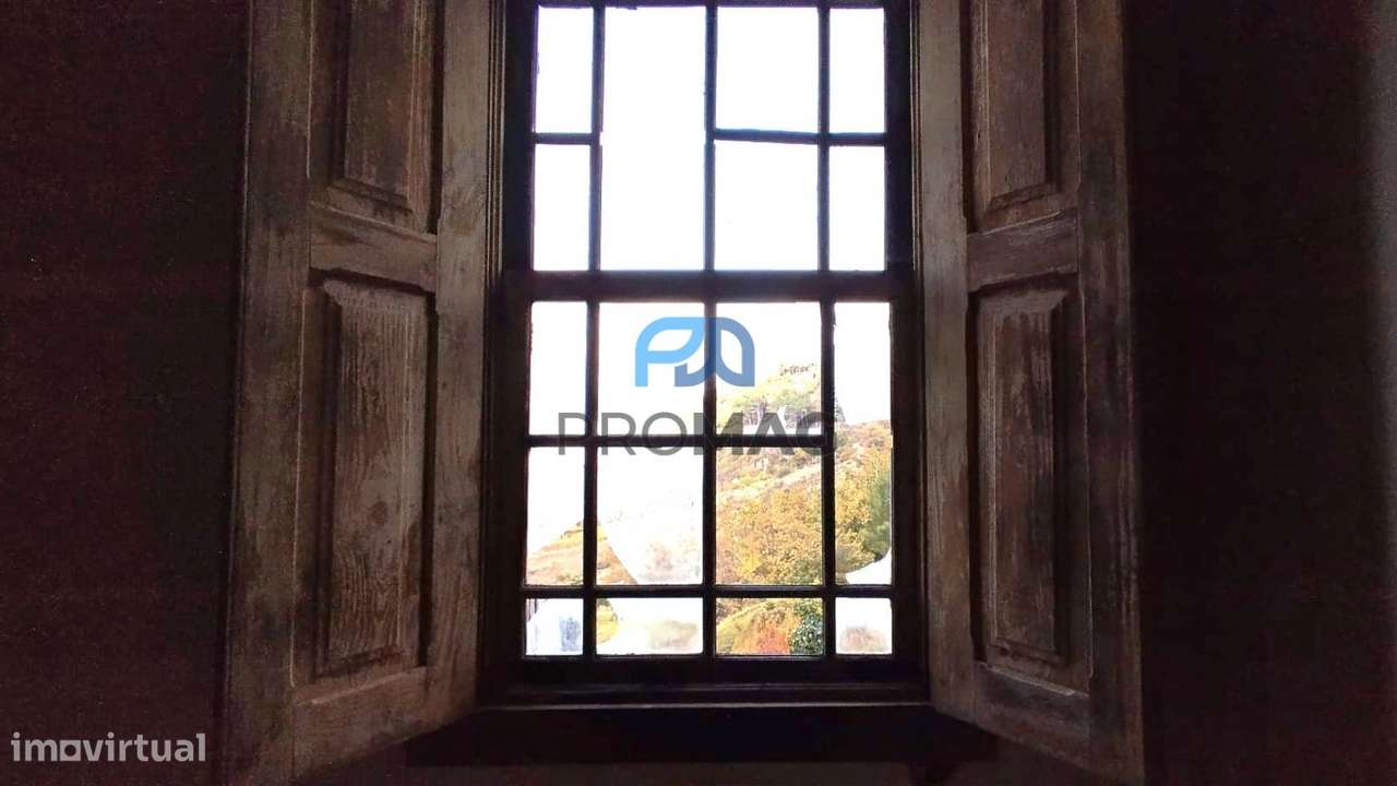 Moradia V3 para Recuperar em São Martinho de Mouros-12