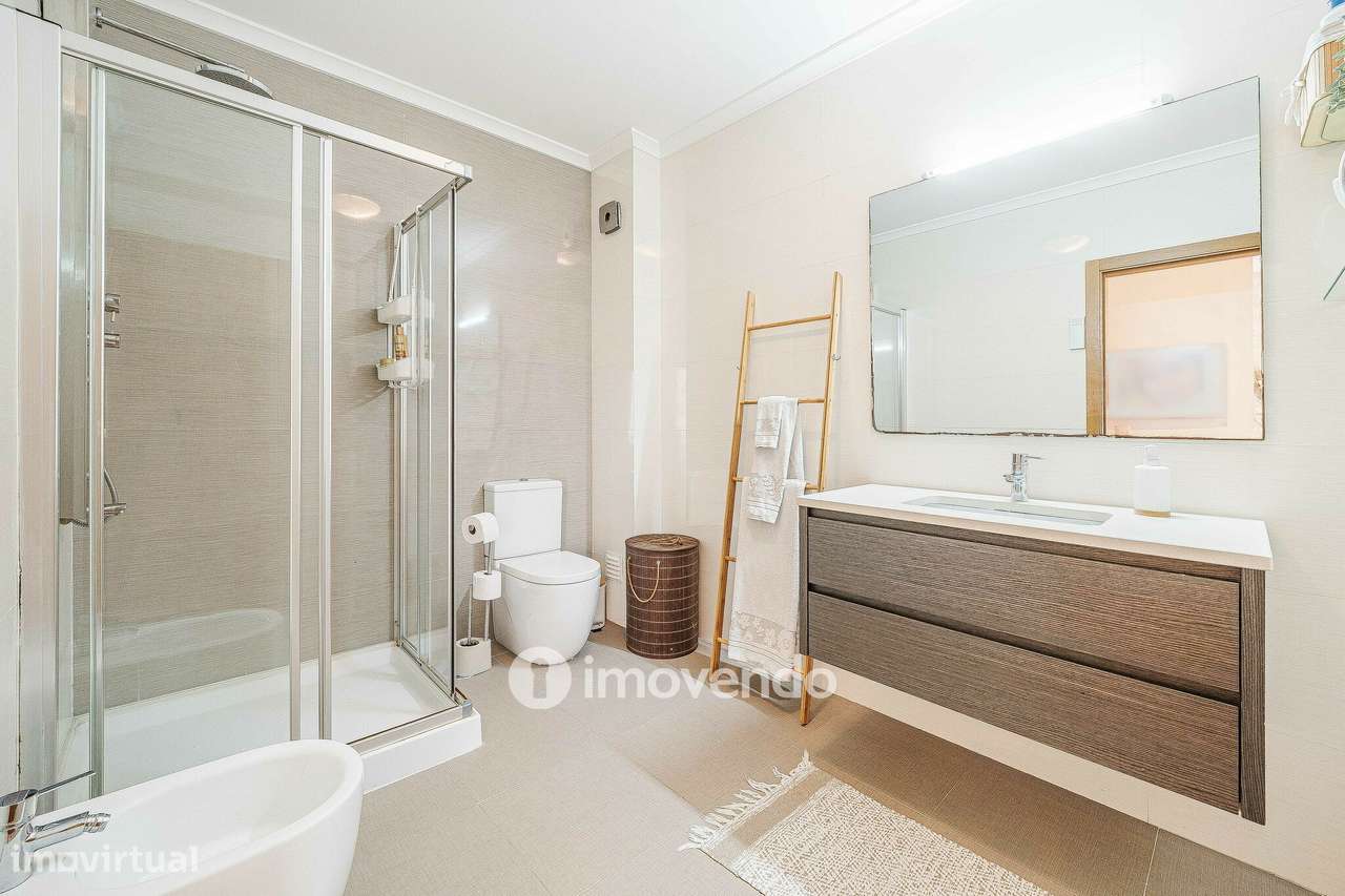 Apartamento T4 Duplex, com estacionamento e arrecadação, no Barreiro-45