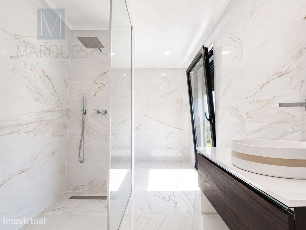 Moradia Isolada T4 com 3 Suites, Jardim e Piscina na Verdizela-35