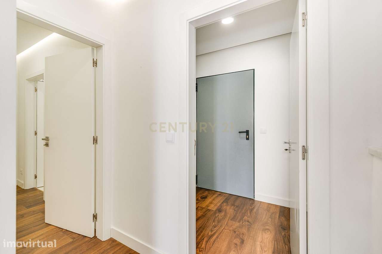 Moradia T4 em Condomínio Privado na Venda do Pinheiro-5
