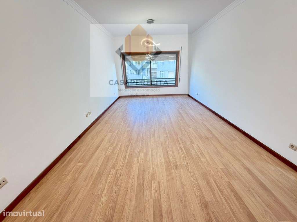 Fabuloso T2 Renovado com 100m2 - Próximo à Nova Linha de Metro e Es... - Grande imagem: 2/23