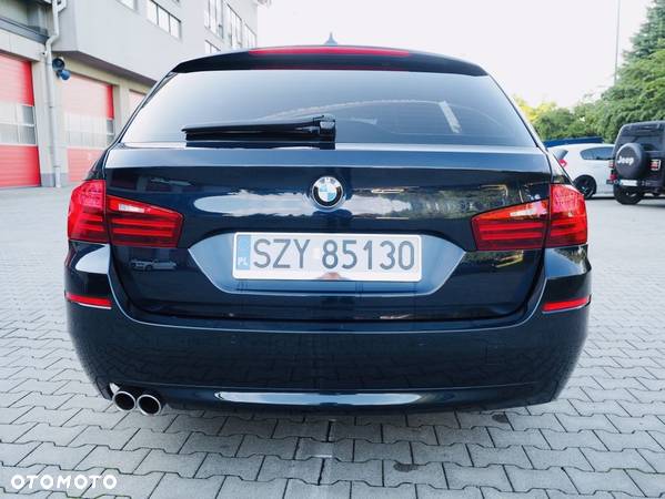 BMW Seria 5 525d xDrive Touring - 11