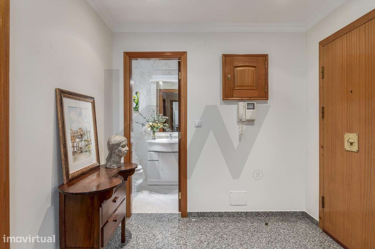 Apartamento T3 com elevador,  estacionamento e arrecadação, Jardins da-5