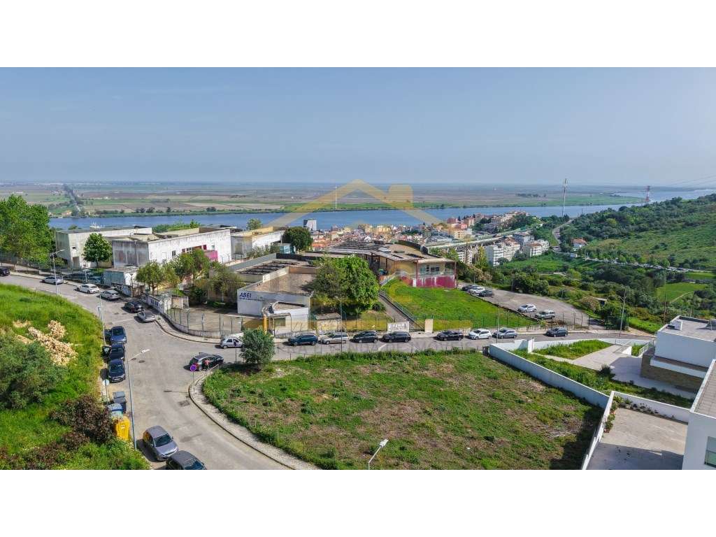 Magnífica Moradia Nova 560 m2- Vila Franca de Xira-5