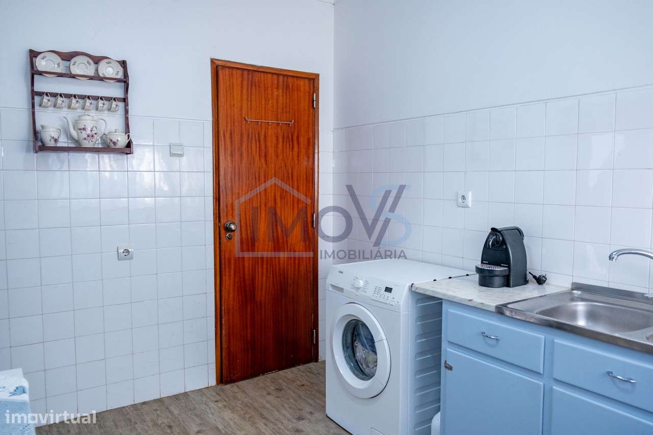 Propriedade com 2 Habitações, Anexo e Poço – Oportunidade Única em Fer-26