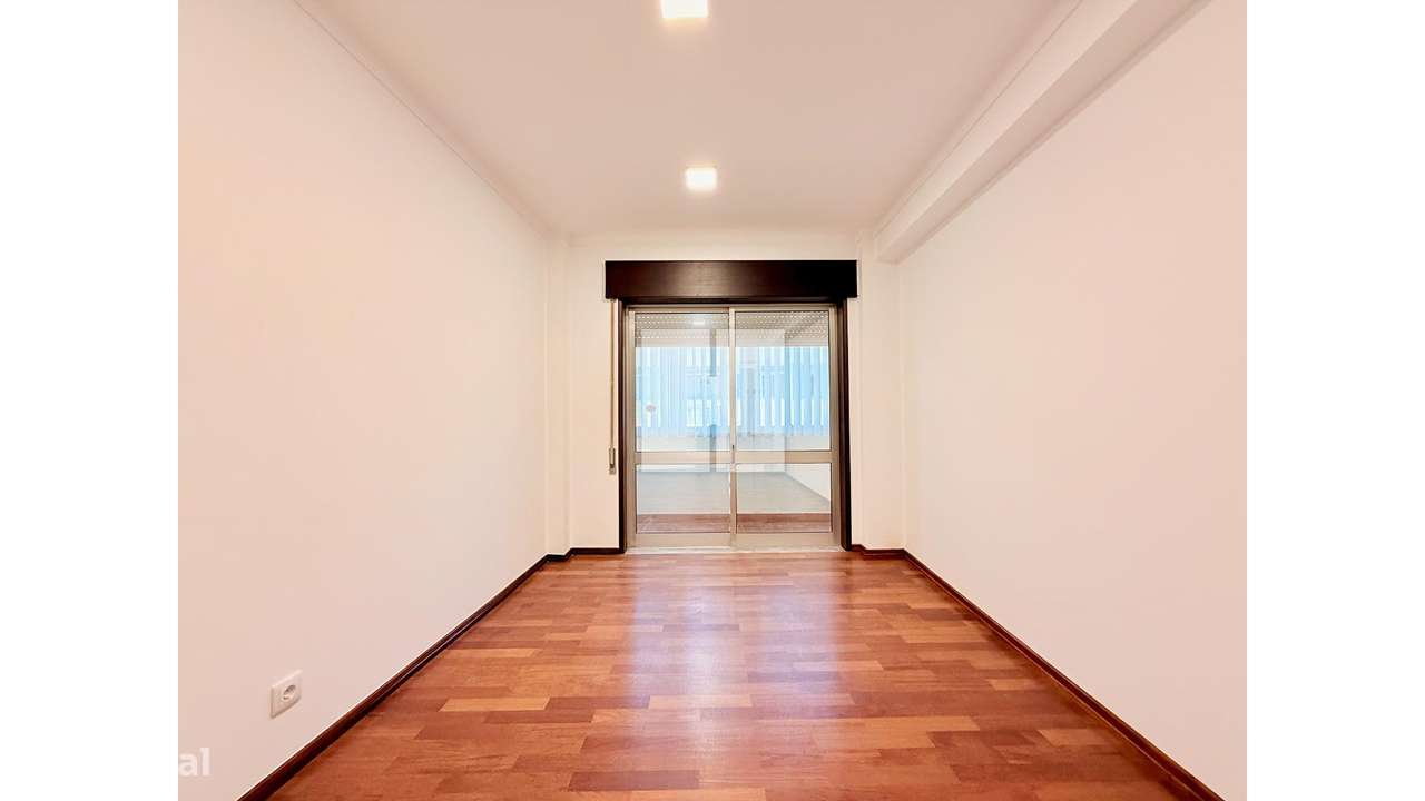 T3 Remodelado no Centro da Figueira - Grande imagem: 3/32