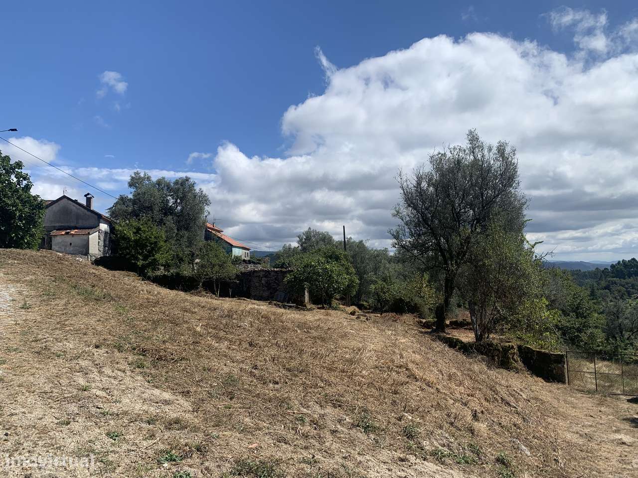 Terreno de 700m2 c/ Ruina-11