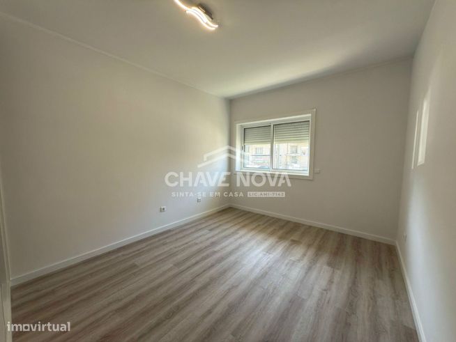 T2+1 Renovado c/ Garagem Box em Valadares-15