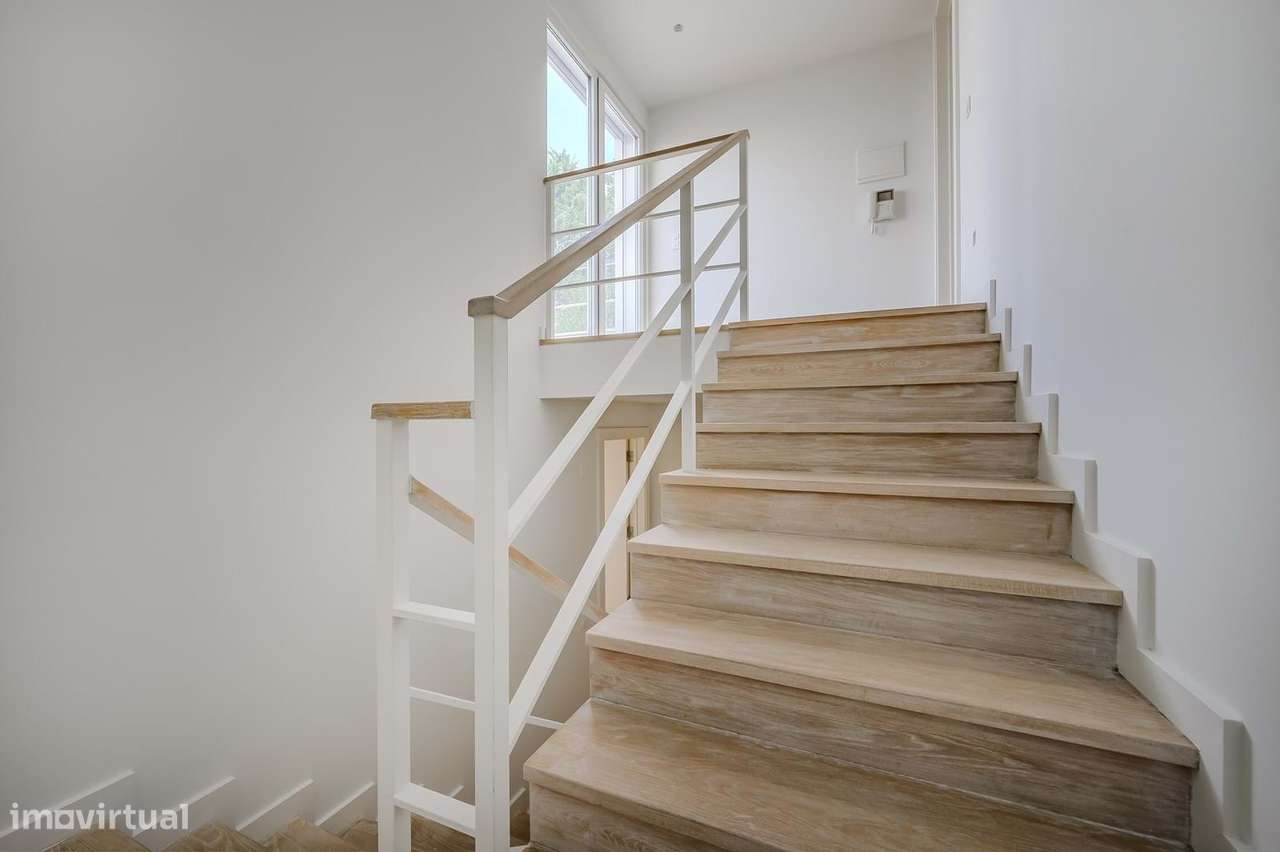 Moradia T4 com Piscina e Terraços Panorâmicos, Parede-35