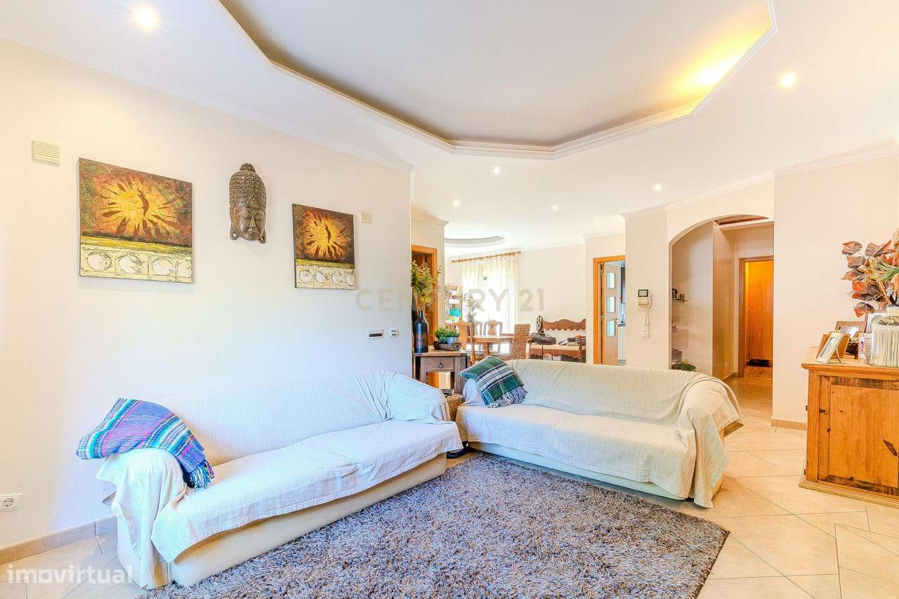 Apartamento T3 com três suítes, quintal com zona de lazer e BBQ, garag - Grande imagem: 4/47