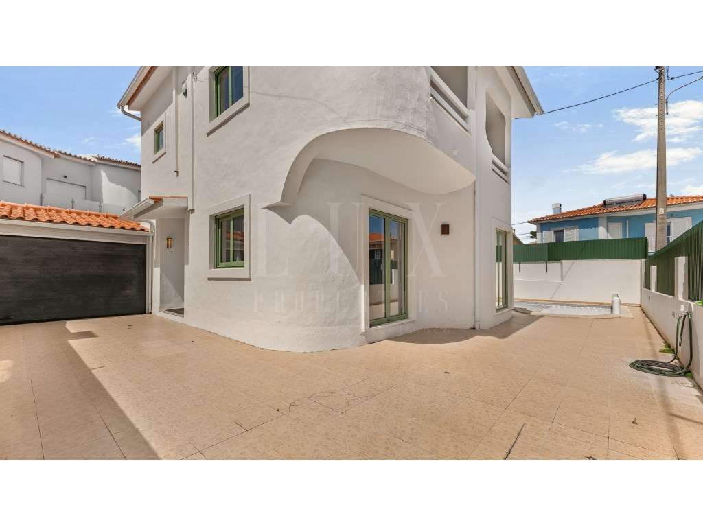 MORADIA T4 TOTALMENTE REMODELADA EM CASCAIS-51