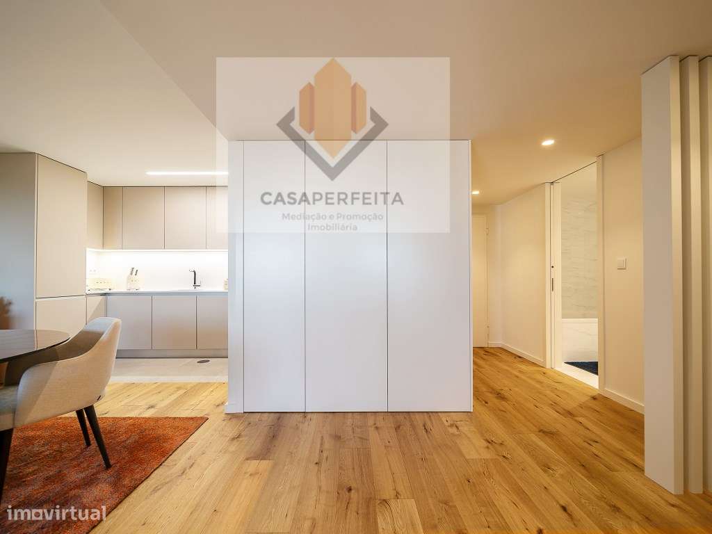 Apartamento T2 de Luxo com Varanda, Lugar de Garagem e Arrumo - Jun...-5