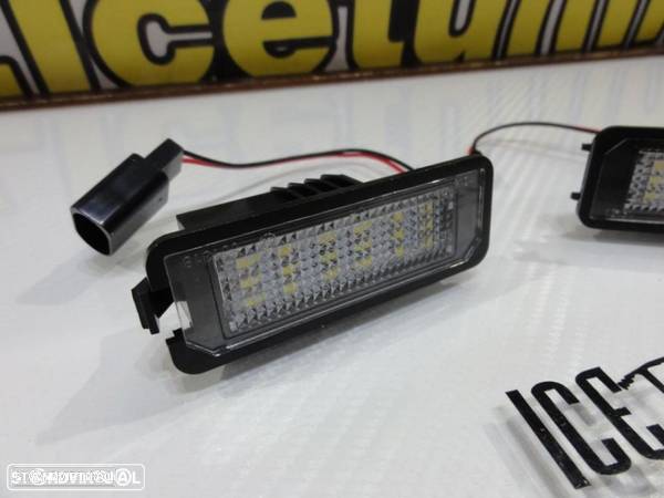 Suporte De Lâmpada De Matricula Com Led Branco Para Audi TT 8N 2-doors 1999-2006, VW EOS, Golf 4, 5, 6, 7, Lupo, Passat 3C, CC, Polo 6N2, 9N,9N3, Beetle, Passat B6, B7, Phaeton, Scirocco, Seat Altea, Exeo, Exeo ST, Ibiza 6J, Leon 1P, Skoda Superb 3T 4-drs Sedan 2008, Porsche Carrera GT, 911 Carrera 996, 997, GT2, GT3, Boxster 987, Cayene 9PA, Cayman 987C. - 2