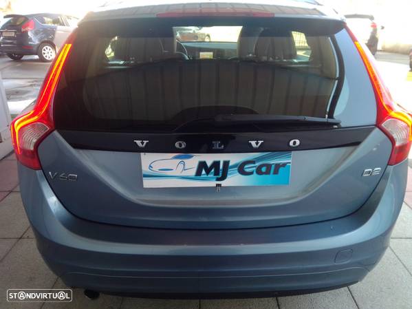 Volvo V60 2.0 D2 Momentum - 9