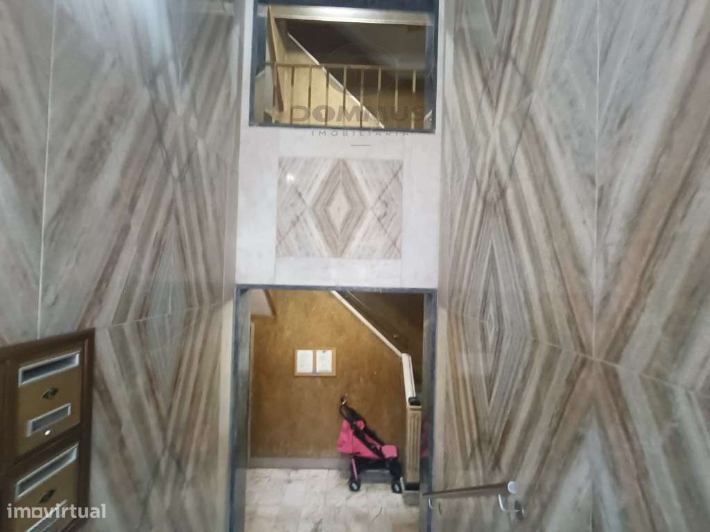 Apartamento T4 Totalmente Remodelado na Damaia-32