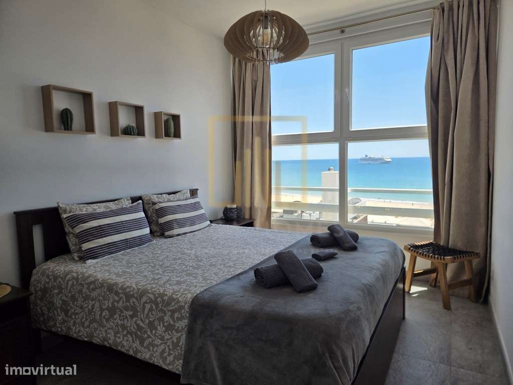 T2 renovado com vista deslumbrante para o areal da Praia da Rocha, ...-11