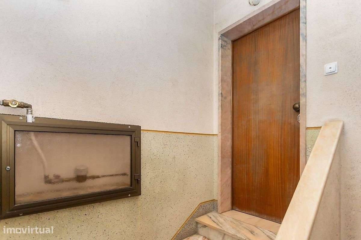 Apartamento T3 à venda em Alto da Brandoa-24
