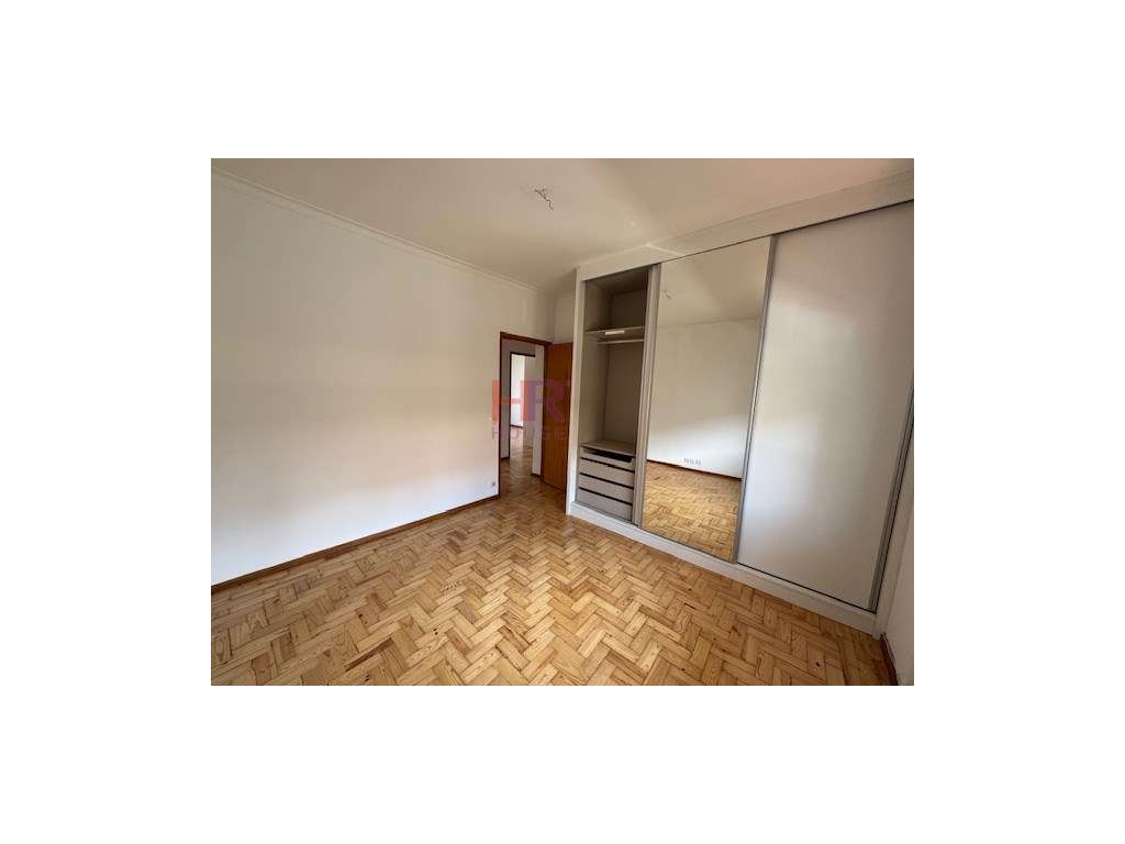 Coimbra Junto do Hospital da Universidade de Coimbra arrenda-se T3 ... - Grande imagem: 4/18