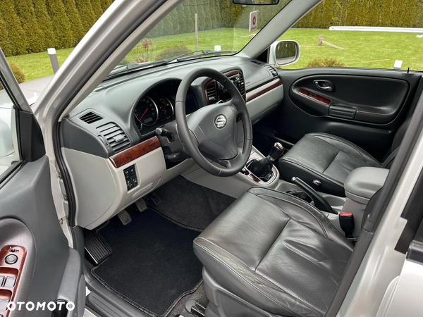 Suzuki Grand Vitara 2.0 - 8