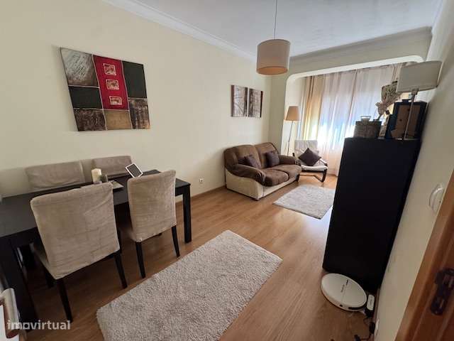 Apartamento no 1. º Andar em Prédio Pequeno – Excelente Localização - Grande imagem: 3/34