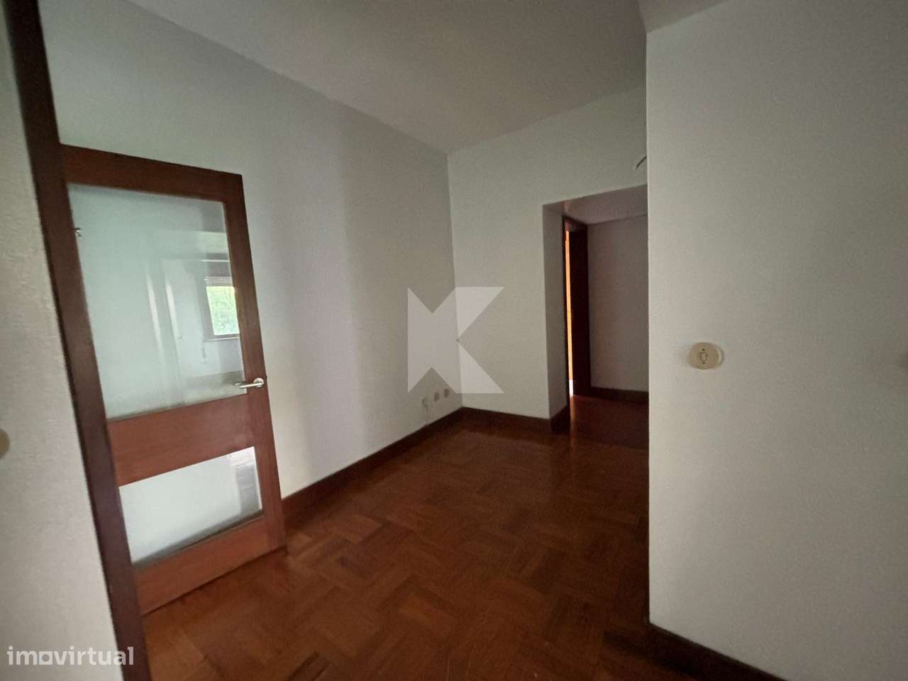 Apartamento T4 com garagem junto ao Rio Douro-19