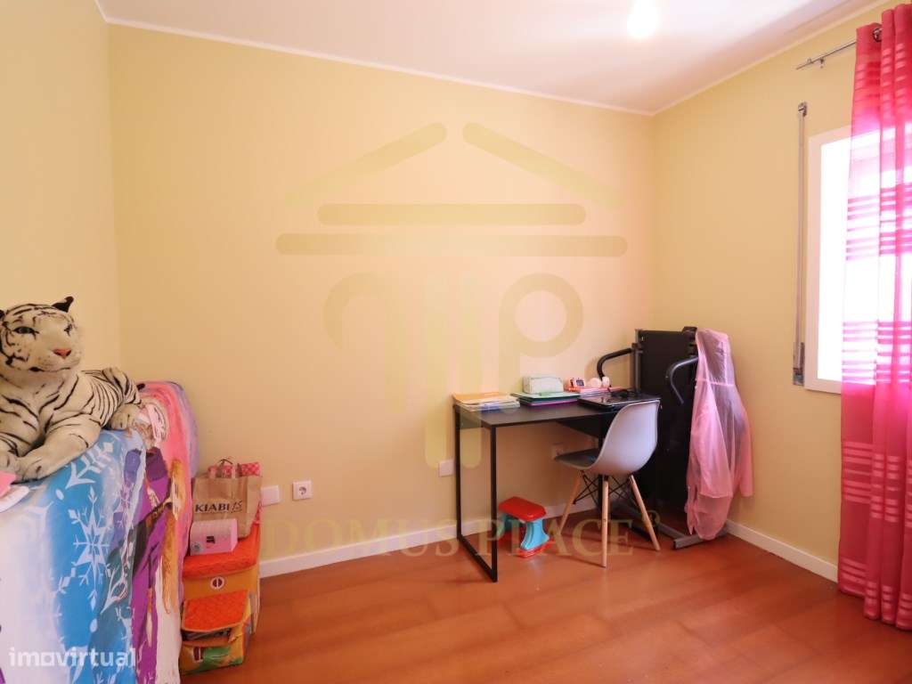 Apartamento T3 no Castelo da Maia com Terraço, 3 Frentes e Lugar de...-43