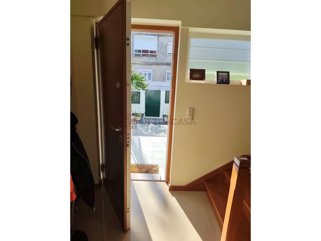 Vende-se Moradia V4 renovada com terraço, churrasqueira e horta a 5...-31