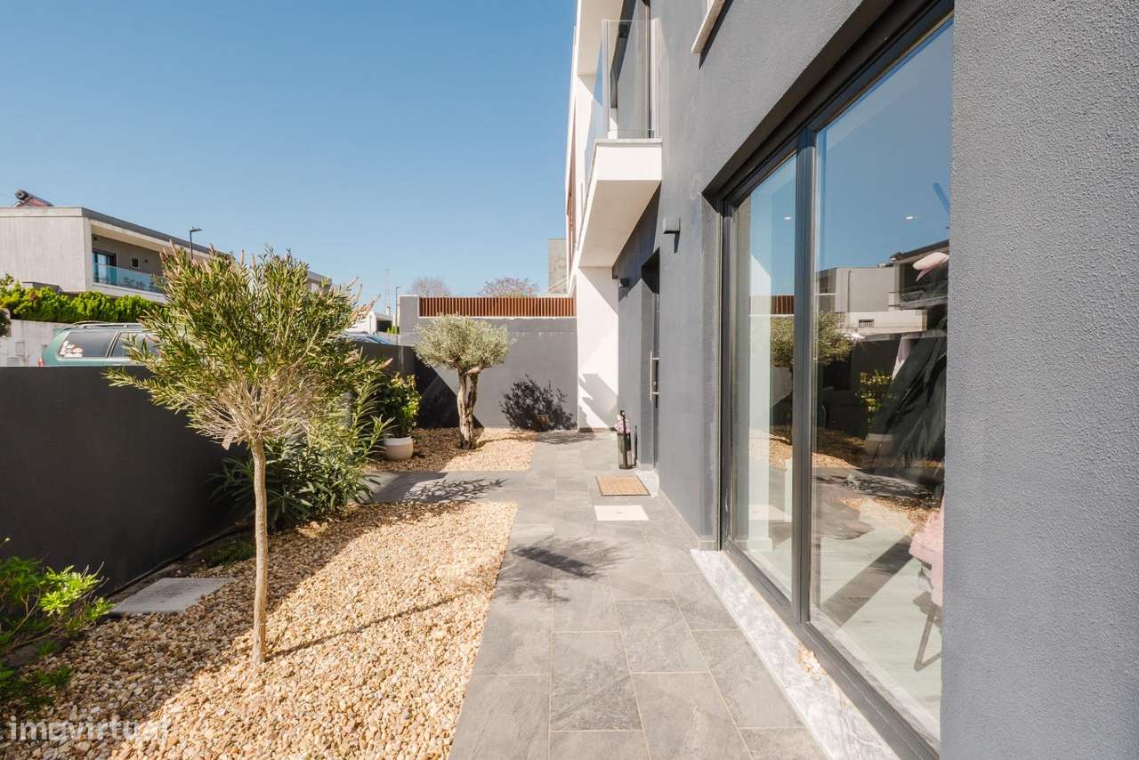 Moradia Geminada T3 com Jardim e varanda em Zona Residencial | Palmela - Grande imagem: 5/37