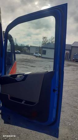 VOLVO FH4 DRZWI PRAWE KOMPLETNE - 4